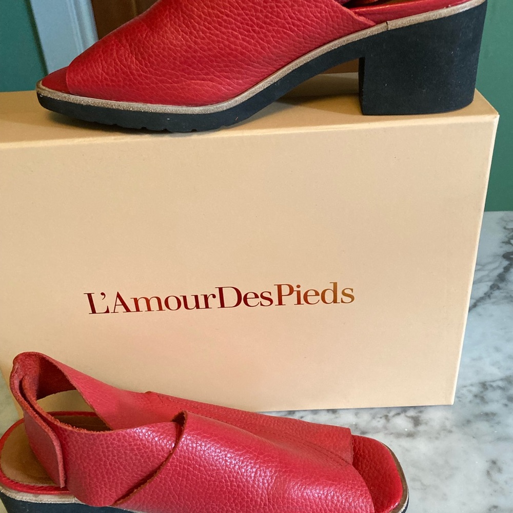 L’Amour Des Peds Qiana leather sandal in red kobalt